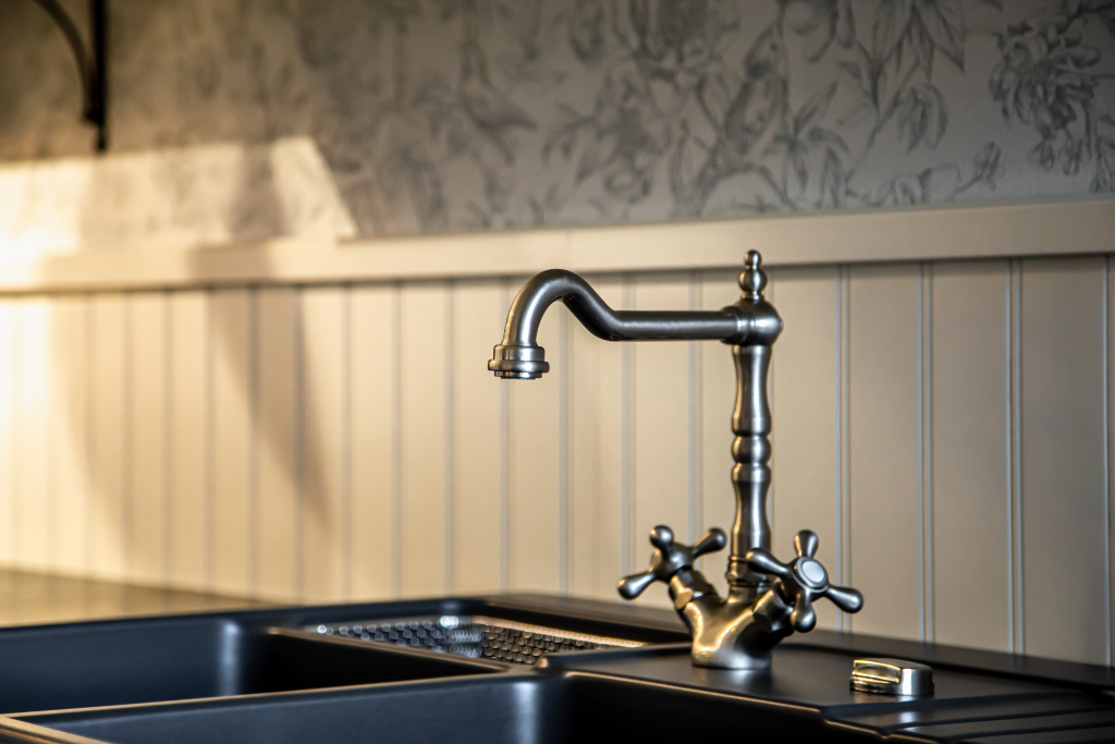 steel-kitchen-faucet-vintage-style-closeup.jpg steel-kitchen-faucet-vintage-style-closeup.jpg