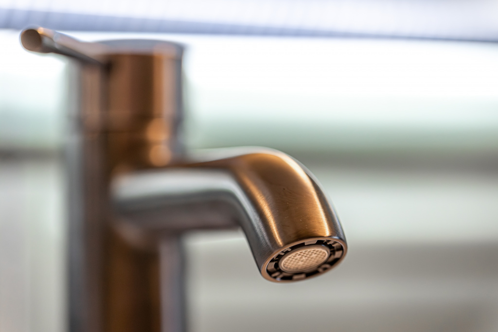 kitchen-faucet-water-aerator-met.jpg