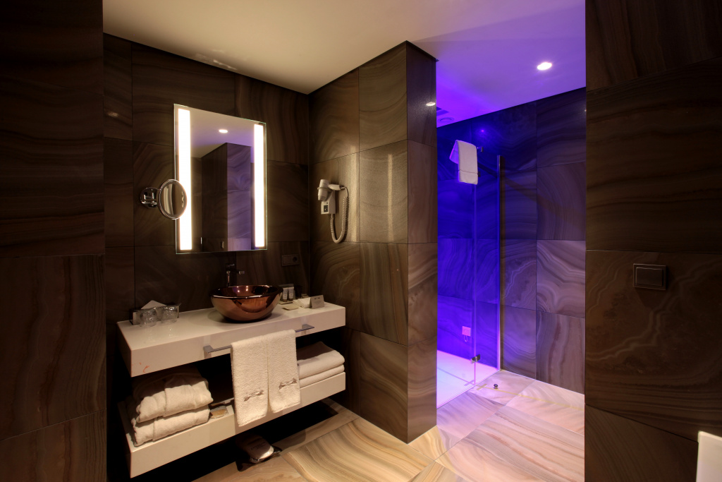 interior-modern-bathroom-nobody-.jpg